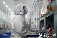 焊接机床内的相机正正在拍摄动